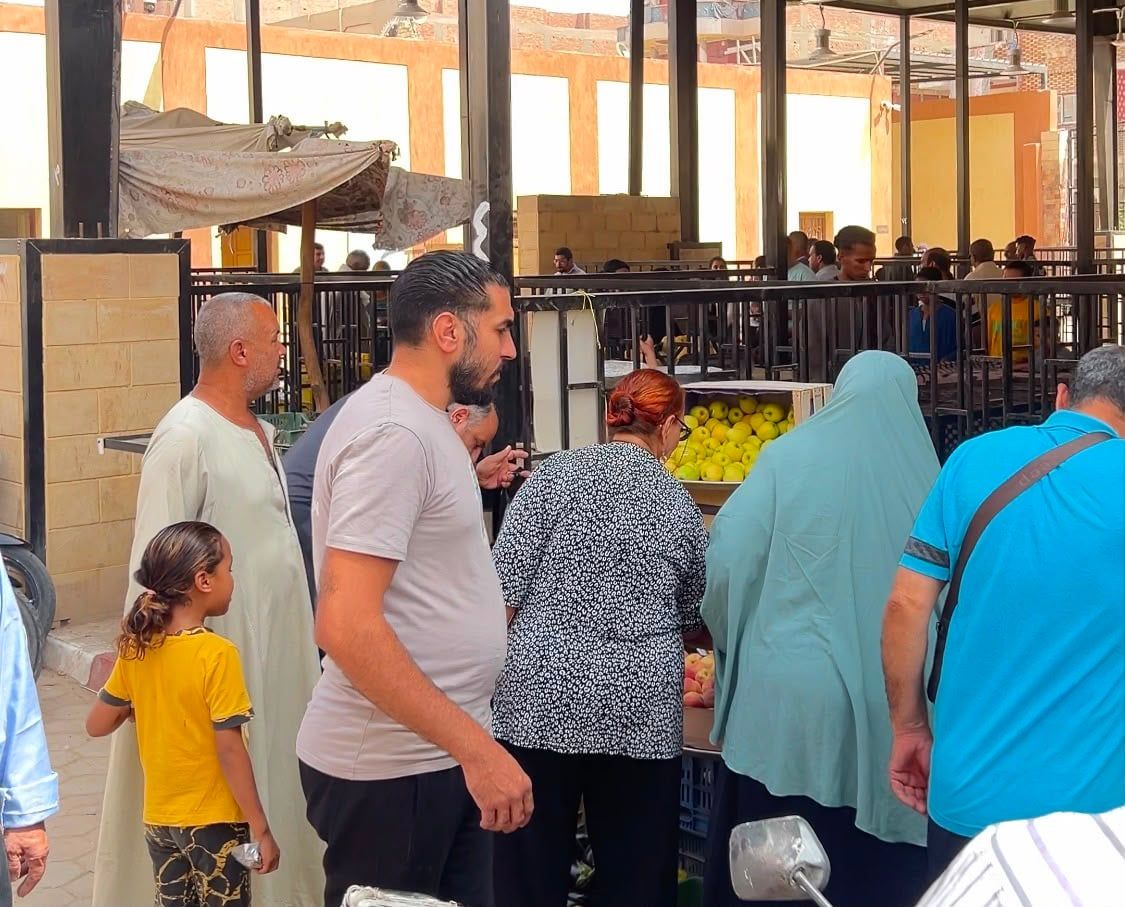 زبائن بالسوق الحضاري زبائن بالسوق الحضاري