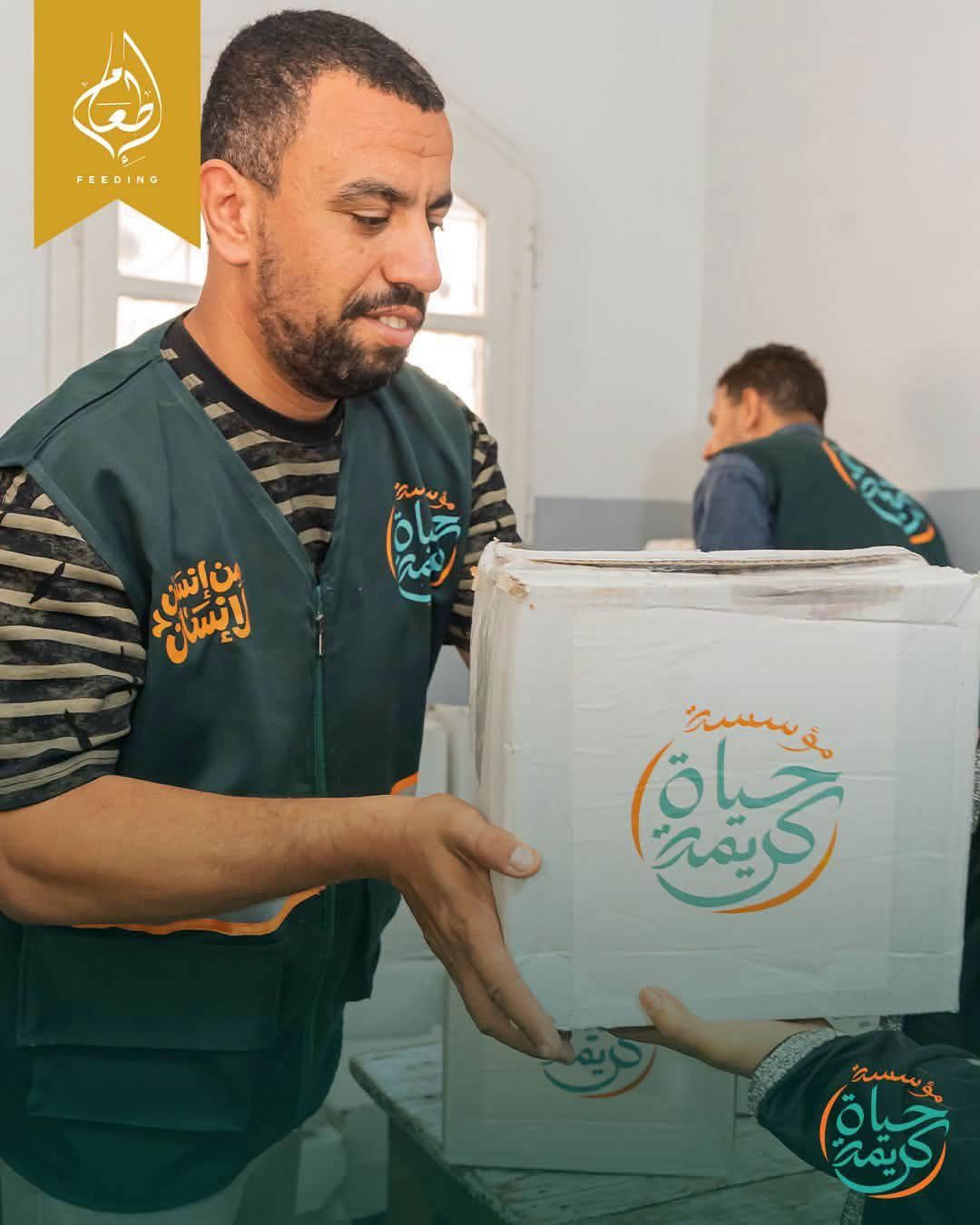 حياة كريمة تستكمل جهودها بتوزيع 20 ألف كرتونة مواد غذائية (3) حياة كريمة تستكمل جهودها بتوزيع 20 ألف كرتونة مواد غذائية (3)