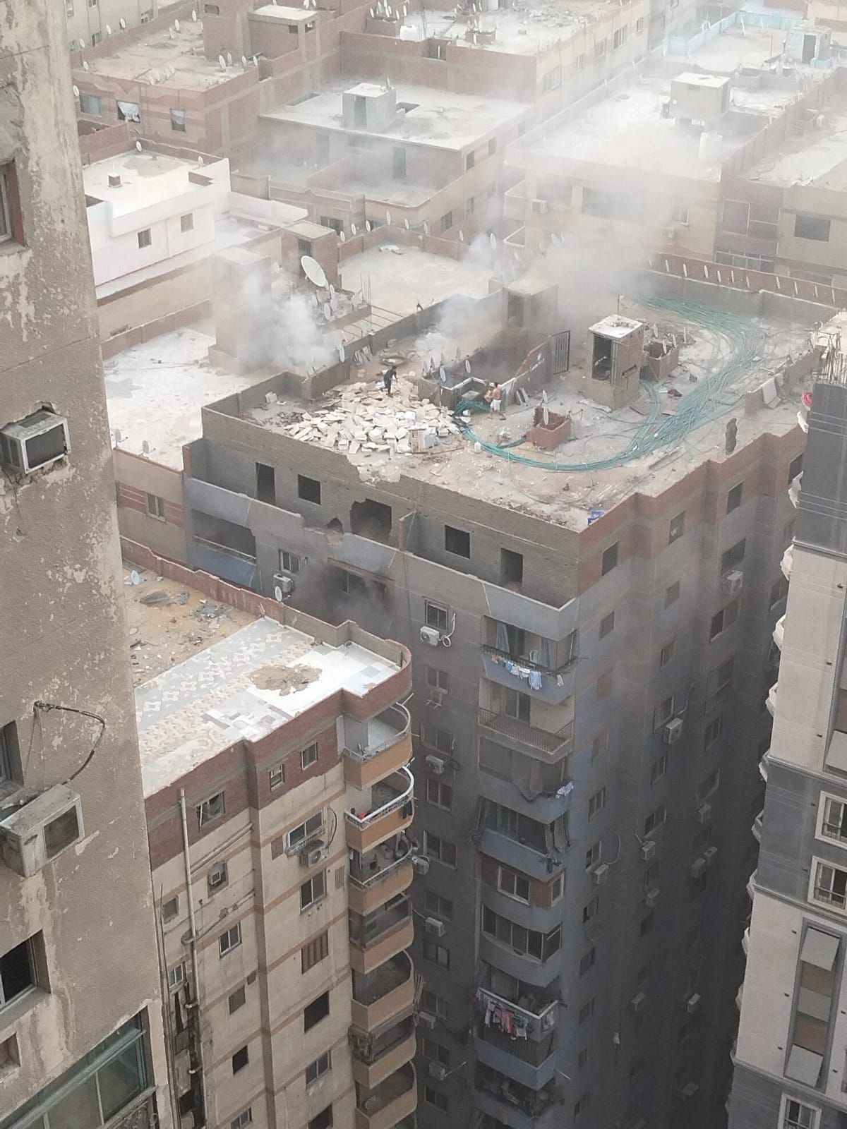 إخماد حريق داخل شقة سكنية فى دار السلام دون إصابات (1) إخماد حريق داخل شقة سكنية فى دار السلام دون إصابات (1)