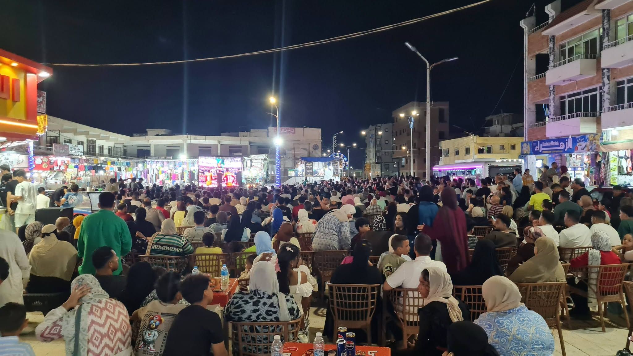 التواجد الكبير بالكافتريات بالمصيف