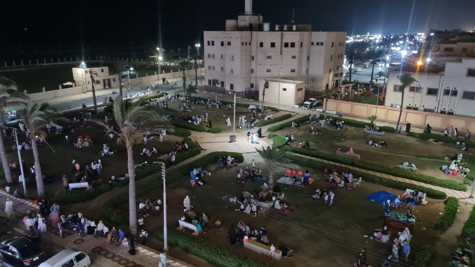 تواجد المصيفين بالمناطق الخضراء بالمصيف