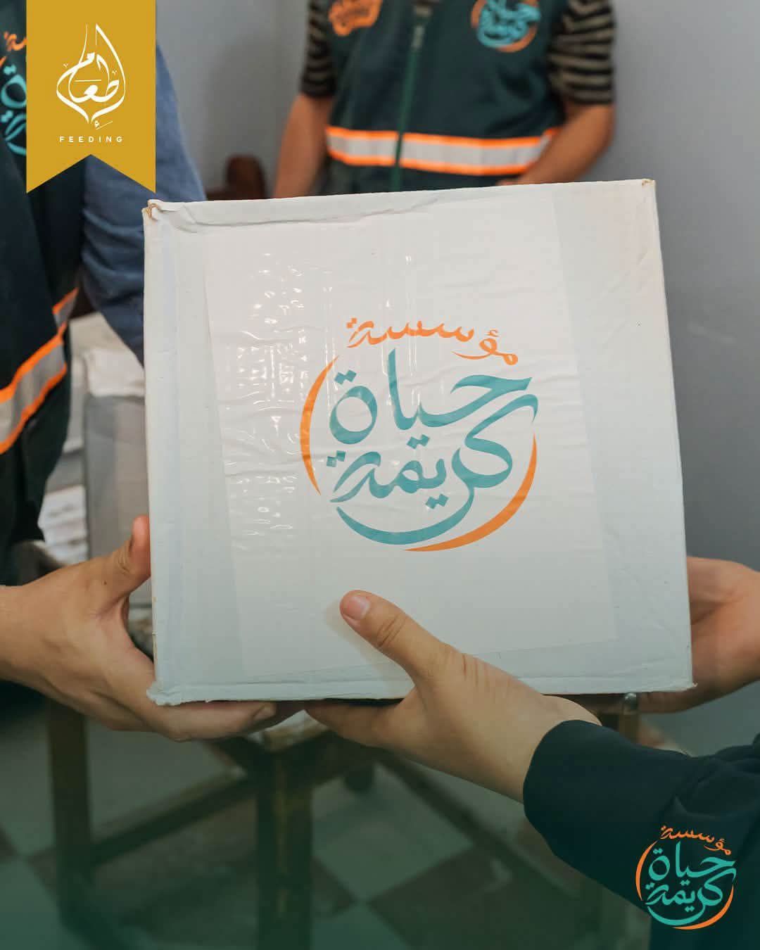 حياة كريمة تستكمل جهودها بتوزيع 20 ألف كرتونة مواد غذائية (1) حياة كريمة تستكمل جهودها بتوزيع 20 ألف كرتونة مواد غذائية (1)