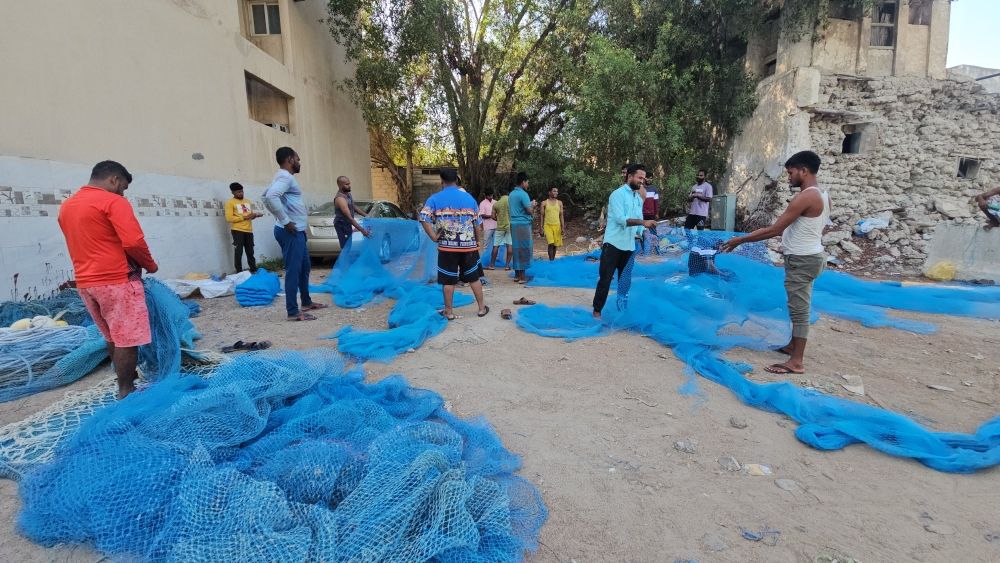 سباق مع الزمن بالشرقية.. 35 ألفاً لتجهيز مركب صيد الروبيان