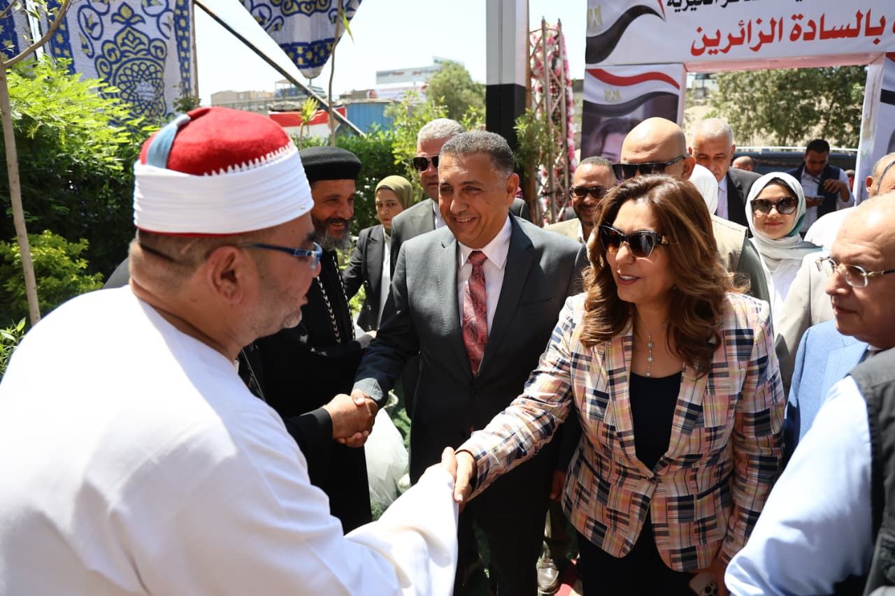 خلال جولة الوزيرة بالقليوبية خلال جولة الوزيرة بالقليوبية