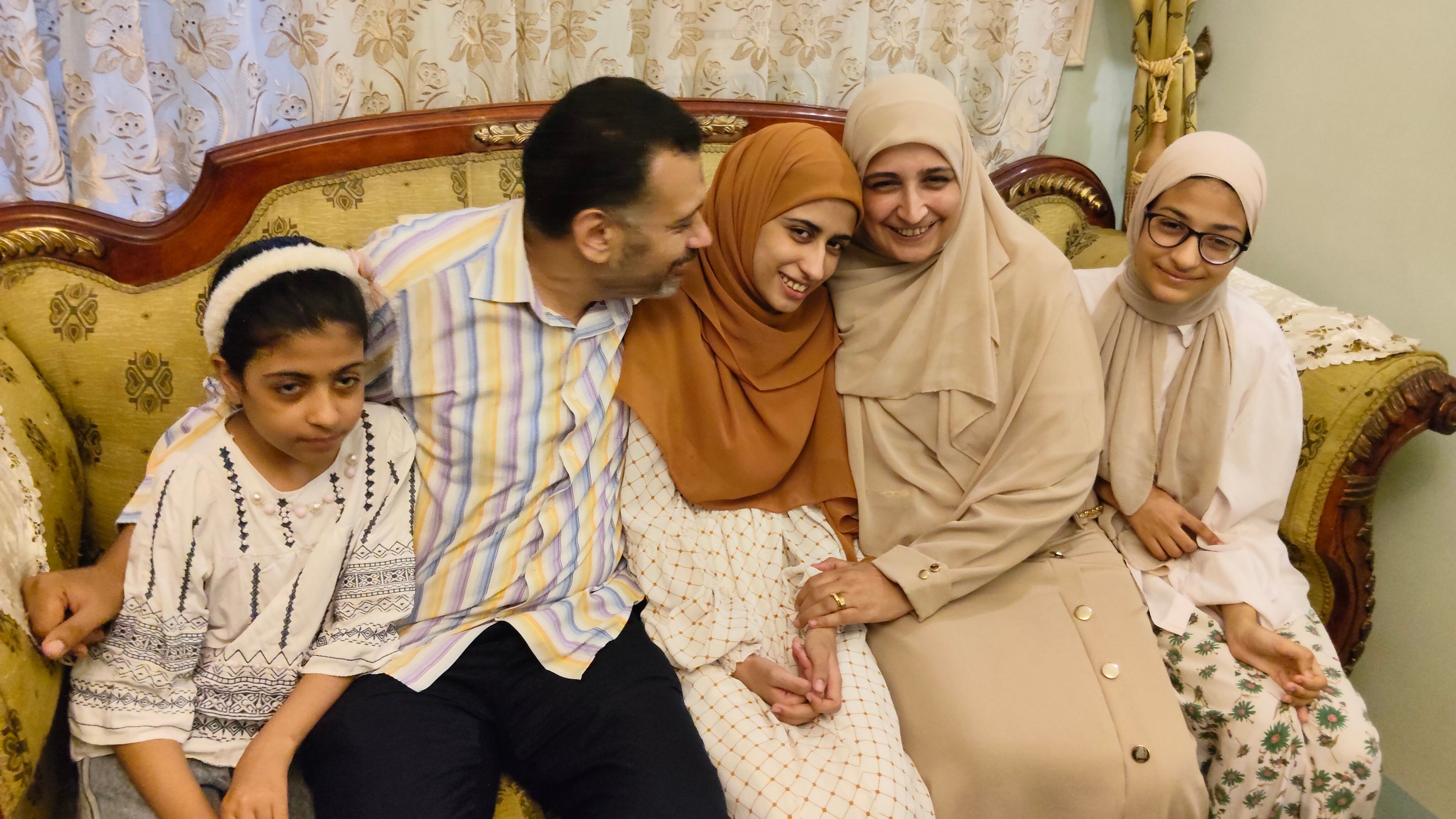 أسرة الطالبة سندس سلطان أسرة الطالبة سندس سلطان