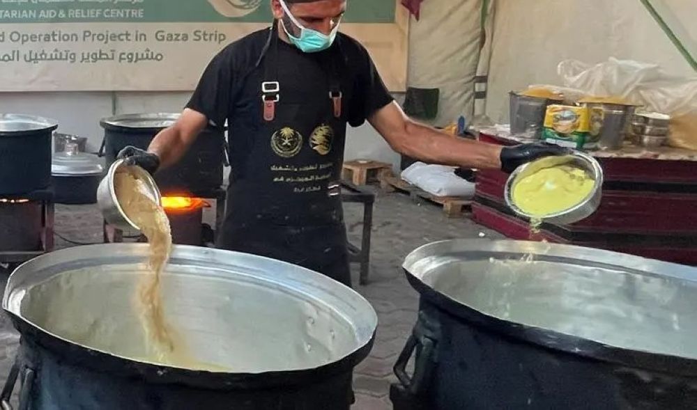 جهود إغاثية سعودية متواصلة.. 25 ألف وجبة غذائية لأهالي غزة - واس