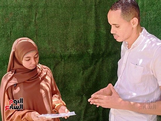صحفى-اليوم-السابع-مع-الطالبة-المتفوقة