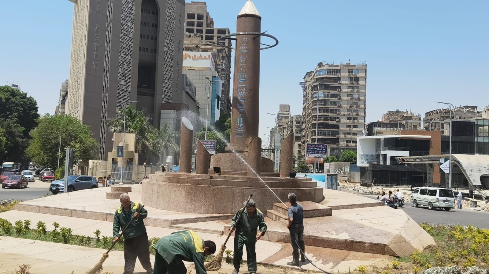 غسيل ميادين محافظة الجيزة ضمن خطة التجميل (4) غسيل ميادين محافظة الجيزة ضمن خطة التجميل (4)
