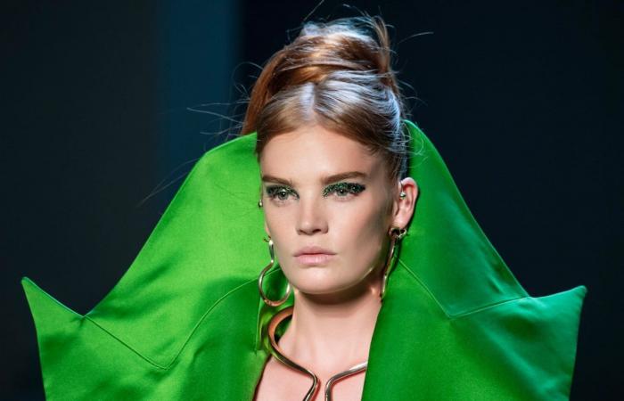 كيف تحول المكياج عبر العصور من طقس جمالي إلى فن للتعبير عن الذات