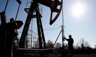 ارتفاع أسعار النفط مدعومًا ببيانات قوية عن الطلب الأمريكي