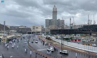 الأماكن والمواعيد.. أمطار متباينة الشدة على مكة المكرمة