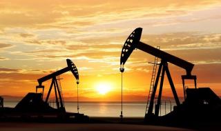 النفط يرتفع مع تراجع مخزونات الخام الأمريكية