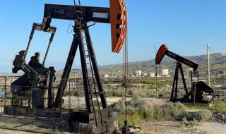 استقرار أسعار النفط بعد ارتفاعها مع تراجع الأسهم الأمريكية