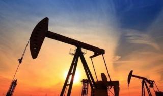 ارتفاع النفط بعد هبوط مفاجئ لمخزونات الخام الأمريكية