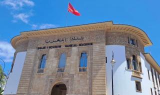 طرح “حروف تيفيناغ” بواجهة بنك المغرب يثير ارتياح نشطاء الحركة الأمازيغية، وسط مطالب بإدراجه في النقود