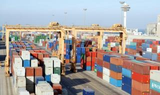 بدء نقل أول شحنة حاويات من ميناء الجبيل التجاري إلى "الرياض الجاف"