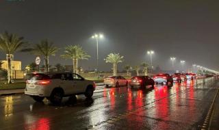 هطول أمطار على مكة المكرمة والباحة