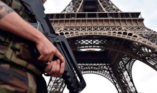 خطر إرهابي كبير.. فرنسا تعزز الإجراءات الأمنية في محيط الكنائس
