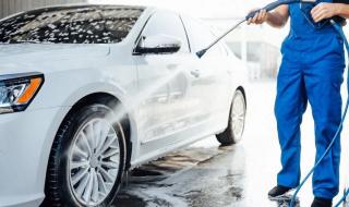أكادير : زيادرة غير مقبولة في أثمنة غسل السيارات، تثير غضب مالكي السيارات. (+صورة)