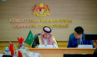 وزير التجارة يبحث تعزيز الشراكة الاقتصادية مع ماليزيا