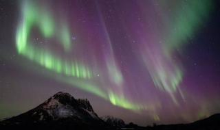 ليلة ثالثة من الأضواء القطبية مع استمرار عاصفة شمسية «تاريخية»