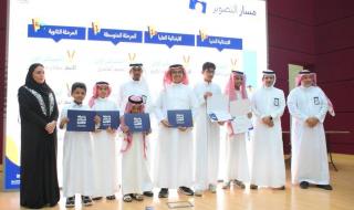 "الكناني" يتوج 229 طالباً وطالبة الفائزين بمسابقة "المهارات الثقافية" بتعليم جدة