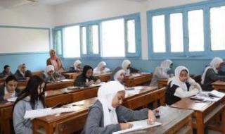 طلاب الشهادة الإعدادية بالقاهرة يختتمون الامتحانات اليوم بمادة الهندسة
