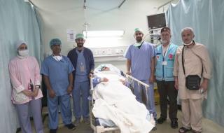 "طبية مكة" تنجح بإنقاذ بصر حاجة تركية ضمن عمليات اليوم الواحد