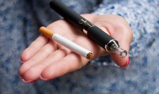 مطالب بإعلان الحرب على التدخين والسيجارة الإلكترونية، و وزارة الصحة في قفص الاتهام.