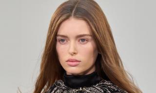 أفضل ألوان الشعر للعيون الزرقاء التي تبرز جمال نظراتك وسحرها