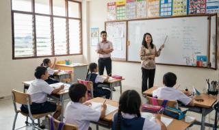 ماليزيا تبتكر نموذج التدريس بمعلِمَين في آن واحد داخل الفصول بدءًا من 2027