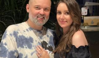 زوجة محمد محمود عبد العزيز في العناية المركزة: ولادة صعبة ونزيف