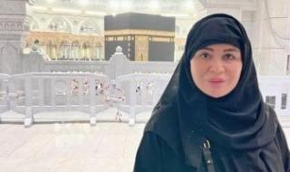 إلهام
شاهين
تؤدى
عمرة
لوالدتها
وتعلق:
الله
يرحمك
يا
أمى
ويخلى
كل
الأمهات