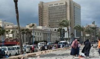 الأرصاد
تحذر
من
الوقوف
أسفل
الأشجار
بسبب
نشاط
الرياح
واستمرار
سقوط
الأمطار