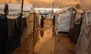 أمطار غزيرة تغرق خيام النازحين فى مناطق بقطاع غزة