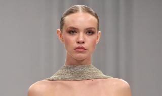 ظلال
العيون
الترابية
..
لماذا
لا
تبطل
موضتها
مع
تغير
الصيحات؟