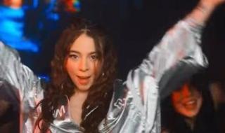 كليب
نجمة
للسورية
بيسان
إسماعيل
يتخطى
ال
30
مليون
مشاهدة