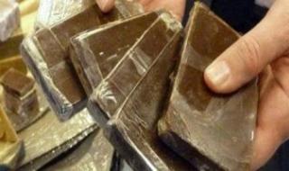 ضبط
مكبس
حشيش
و1000
فرش
وسلاح
نارى
وطلقات
فى
القنطرة
غرب
بالإسماعيلية