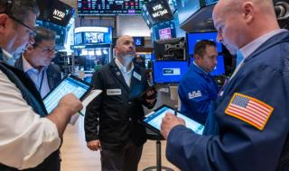 «وول
      ستريت»
      تصعد
      متجاهلة
      مخاوف
      حرب
      الرسوم
      والتوتر
      العالمي