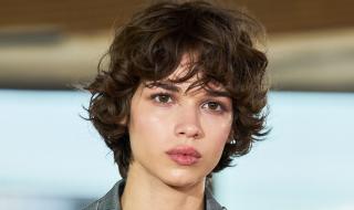 مكياج
عيون
يومي
ناعم..
يتحول
إلى
إطلالة
مسائية
ساحرة
بخطوة
واحدة
فقط