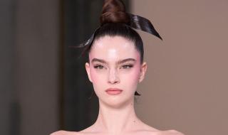 الكركديه
للبشرة:
من
المشروب
المنعش
إلى
روتين
جمالي
فعّال