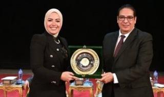 بيت
الأحلام..
آية
عبد
الرحمن
تروى
قصة
تكريمها
فى
جامعة
القاهرة