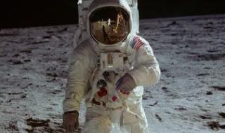 الكشف
عن
حقيقة
تسجيلات
ناسا
المفقودة
للقمر
بعد
57
عاماً