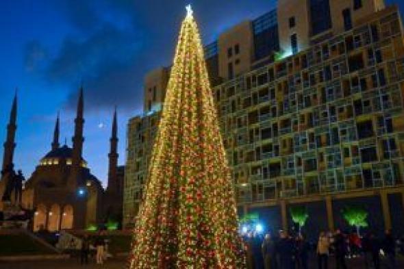 لبنان تستقبل عيد الميلاد باضاءت شجرة الكريسماس