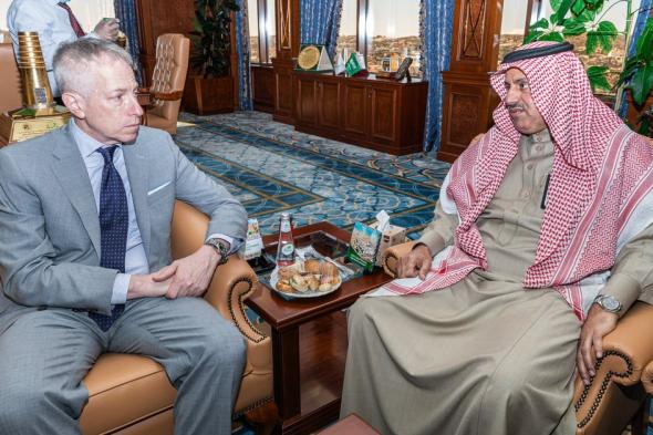 رئيس جامعة الملك خالد يبحث مع السفير الأمريكي تعزيز التعاون العلمي
