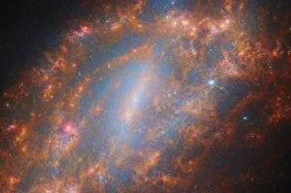تلسكوب جيمس ويب الفضائى يكشف هيكل مجرة بالأشعة تحت الحمراء