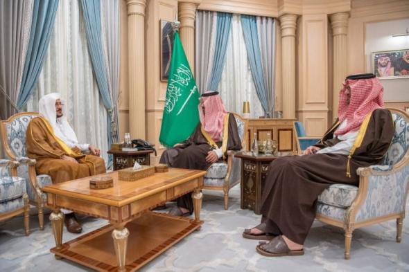 أمير المدينة يلتقى وزير الشؤون الإسلامية والدعوة والإرشاد