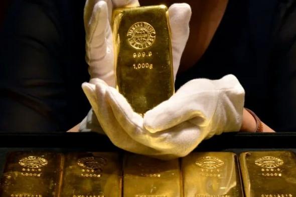 الذهب يرتفع ويلامس مستويات قياسية مع تزايد الآمال بخفض أسعار الفائدة