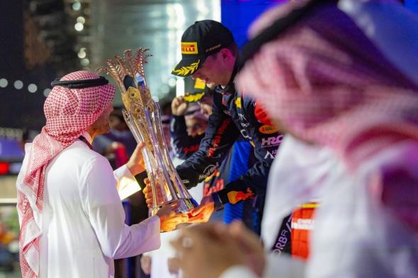 وزير الرياضة يتوِّج الهولندي "ماكس فيرستابين" بسباق جائزة السعودية الكبرى للفورمولا1 لعام 2024
