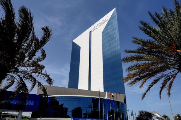 غرف دبي تعزّز وعي الشركات بالتشريعات الناظمة لبيئة الأعمال